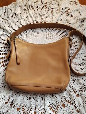 Coach Legacy Vintage #9326 Tan Crossbody/Duffel Bag.